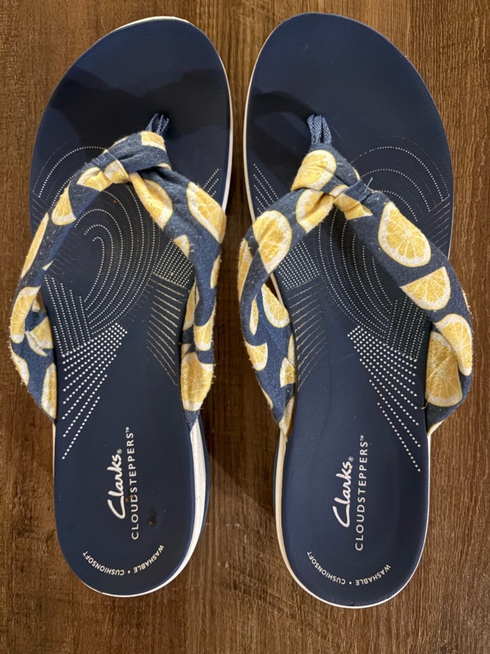 Clark’s cloudsteppers Navy Flip Flop Sandals with Yellow Lemon Print Straps